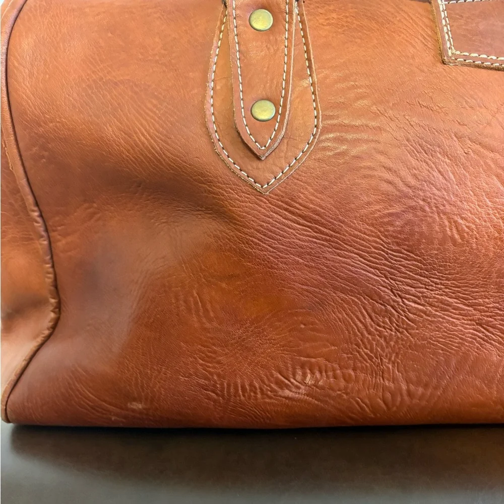 MUST SEE! 11”Hx22”Wx11”D Vintage, X-Large Leather Duffel Bag in Rich Brown